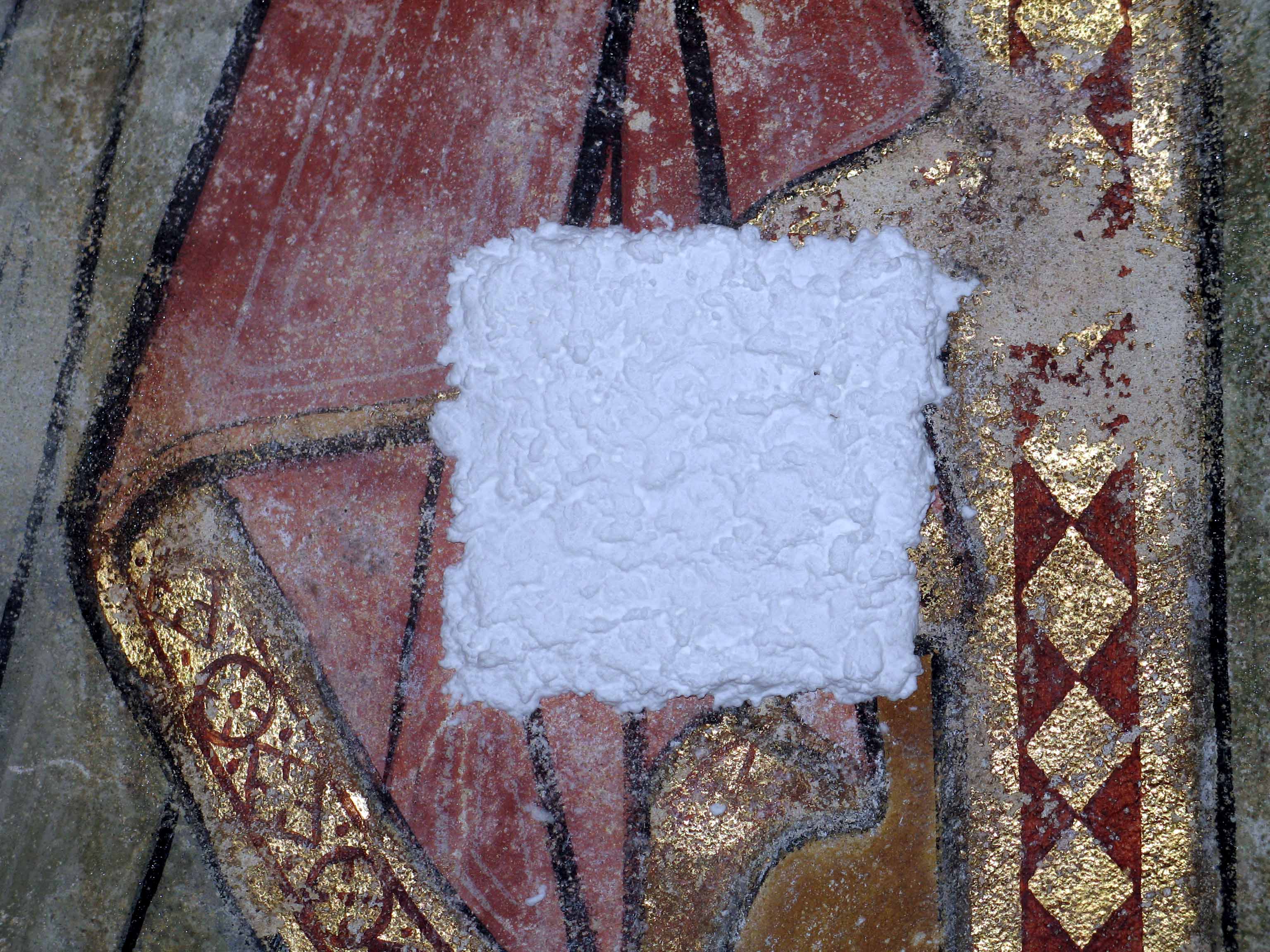 Figure 8: Model areas with cellulose poultice in the „NW Fluss“ (left) and in the S-transept.